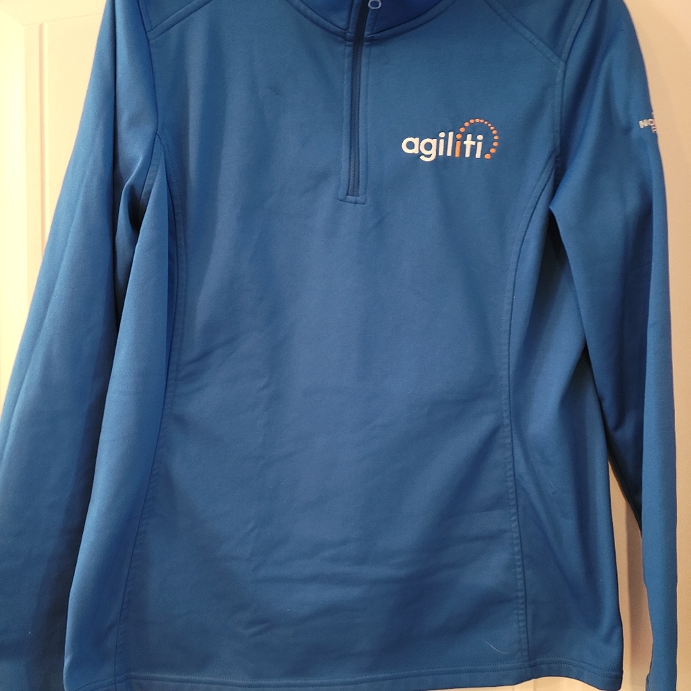 Ladies The North Face zip pullover